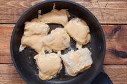 Филе минтая в кляре на сковороде - шаг 6