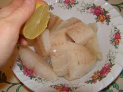 Филе минтая в сливочном кляре с паприкой и кориандром