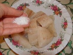 Филе минтая в сливочном кляре с паприкой и кориандром