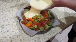 название картинки Многослойный заливной пирог на кефире с мясом и грибами