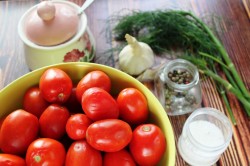 Моченые помидоры в кастрюле на зиму