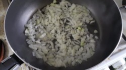 Морепродукты в сметанном соусе - шаг 2 Морепродукты в сметанном соусе - шаг 2