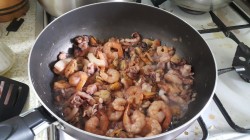 Морепродукты в сметанном соусе - шаг 5 Морепродукты в сметанном соусе - шаг 5