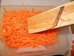 Морковь по-корейски с приправой - шаг 2 Морковь по-корейски с приправой - шаг 2
