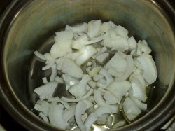 Морковь тушеная с луком и сметаной