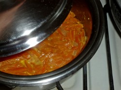 Морковь тушеная с луком и сметаной