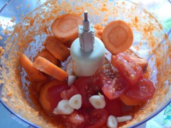 название картинки Икра из моркови с помидорами и чесноком на зиму