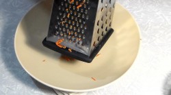 Морковная запеканка с черносливом