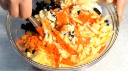 Морковная запеканка с черносливом