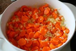 Морковный суп с имбирем и сливками - шаг 2 Морковный суп с имбирем и сливками - шаг 2