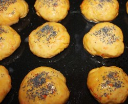 Морковные булочки с морковью и маком