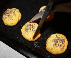 Морковные булочки с морковью и маком