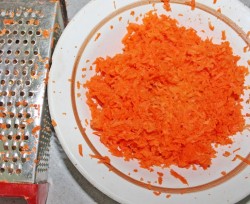 Морковные булочки с морковью и маком