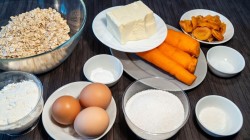 название картинки Морковный пирог с ванильным вкус овсяными хлопьями и курагой