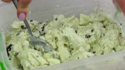 Мороженое с мятой и шоколадом