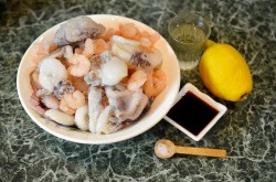 Морской коктейль замороженный на сковороде - шаг 1 Морской коктейль замороженный на сковороде - шаг 1