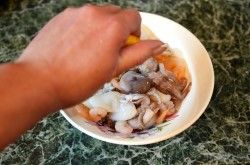 Морской коктейль замороженный на сковороде - шаг 3 Морской коктейль замороженный на сковороде - шаг 3