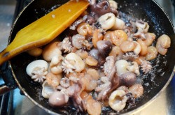 Морской коктейль замороженный на сковороде - шаг 7 Морской коктейль замороженный на сковороде - шаг 7