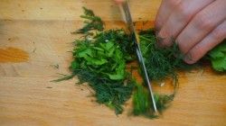 Морской салат с кальмарами и красной икрой