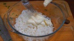 Морской салат с кальмарами и красной икрой