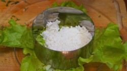 Морской салат с кальмарами и красной икрой