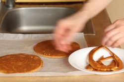 Муссовый торт с зеркальной глазурью Медовый