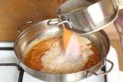 Муссовый торт с зеркальной глазурью Медовый