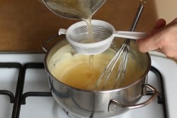 Муссовый торт с зеркальной глазурью Медовый