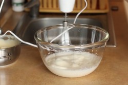 Муссовый торт с зеркальной глазурью Медовый