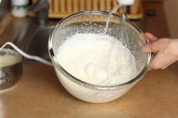 Муссовый торт с зеркальной глазурью Медовый