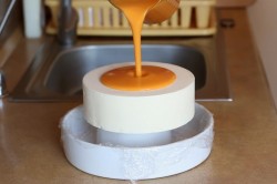 Муссовый торт с зеркальной глазурью Медовый