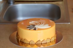 Муссовый торт с зеркальной глазурью Медовый