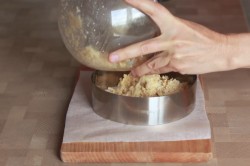 Муссовый торт с зеркальной глазурью с кокосом и ананасом