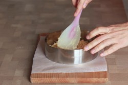 Муссовый торт с зеркальной глазурью с кокосом и ананасом