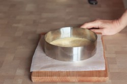 Муссовый торт с зеркальной глазурью с кокосом и ананасом