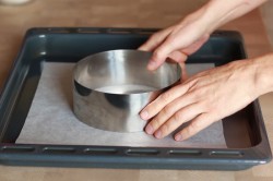 Муссовый торт с зеркальной глазурью с кокосом и ананасом