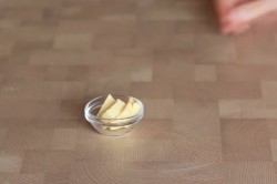 Муссовый торт с зеркальной глазурью с кокосом и ананасом