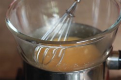 Муссовый торт с зеркальной глазурью с кокосом и ананасом