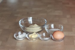 Муссовый торт с зеркальной глазурью с кокосом и ананасом