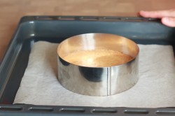 Муссовый торт с зеркальной глазурью с кокосом и ананасом