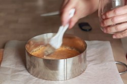 Муссовый торт с зеркальной глазурью с кокосом и ананасом