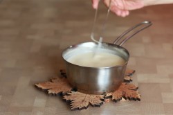 Муссовый торт с зеркальной глазурью с кокосом и ананасом