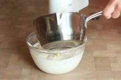 Муссовый торт с зеркальной глазурью с кокосом и ананасом