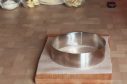 Муссовый торт с зеркальной глазурью с кокосом и ананасом