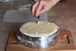 Муссовый торт с зеркальной глазурью с кокосом и ананасом