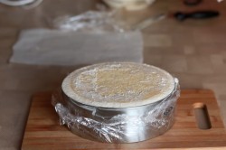 Муссовый торт с зеркальной глазурью с кокосом и ананасом