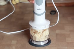 Муссовый торт с зеркальной глазурью с кокосом и ананасом