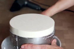 Муссовый торт с зеркальной глазурью с кокосом и ананасом