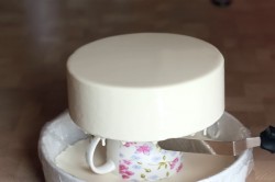 Муссовый торт с зеркальной глазурью с кокосом и ананасом