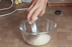 Муссовый торт с зеркальной глазурью с кокосом и ананасом